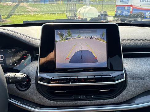 Certified 2025 Jeep Compass Latitude image 28