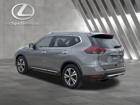 Used 2018 Nissan Rogue SL w/ Premium Package image 2