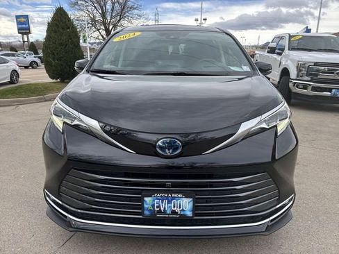 Used 2024 Toyota Sienna Platinum image 27