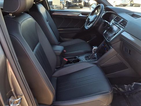 Used 2022 Volkswagen Tiguan SE R-Line image 24