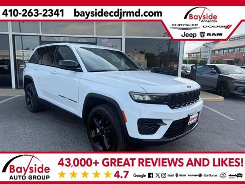 Used 2023 Jeep Grand Cherokee Altitude AWD/4WD image 1