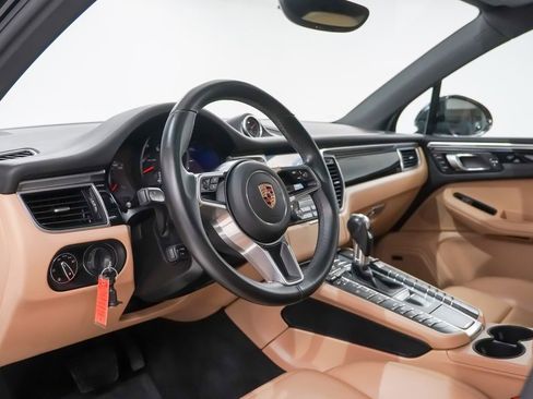 Used 2018 Porsche Macan Sport Edition image 4