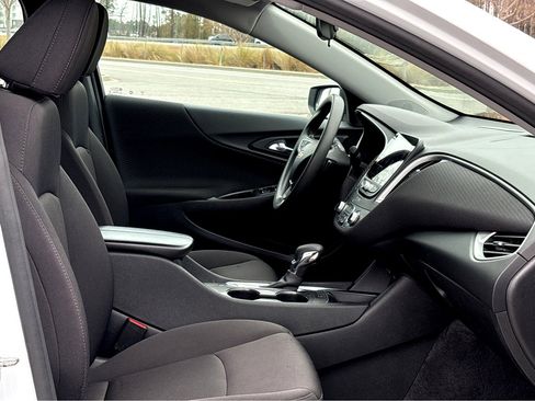 Used 2024 Chevrolet Malibu LT image 11