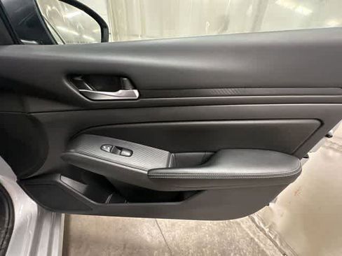 Used 2024 Nissan Altima 2.5 SV FWD image 19