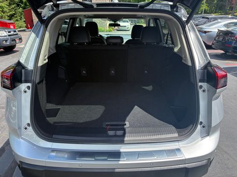 Used 2024 Nissan Rogue SV w/ SV Premium Package AWD/4WD image 10