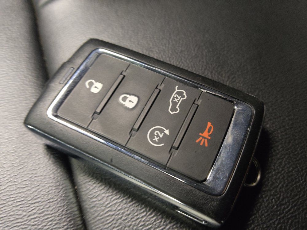 Used 2023 Jeep Grand Cherokee Limited w/ Black Appearance Package RWD image 32