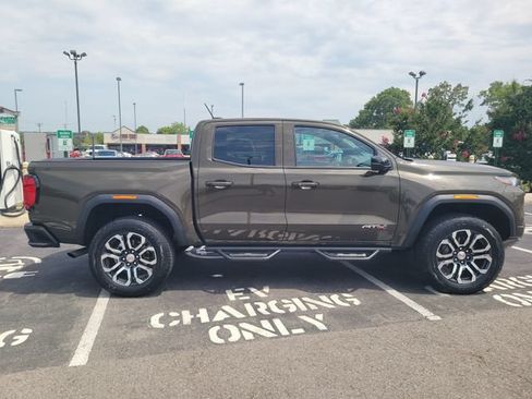 Used 2024 GMC Canyon AT4 w/ AT4 Premium Package AWD/4WD image 4