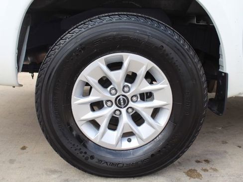 Used 2024 Nissan Frontier SV image 11