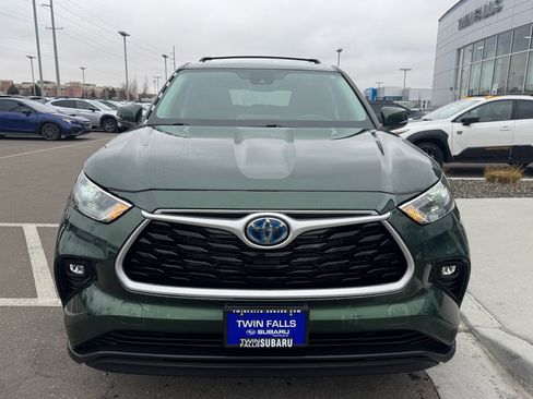 Used 2023 Toyota Highlander LE image 3