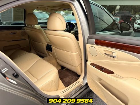 Used 2016 Lexus LS 460 w/ Comfort Package RWD image 30