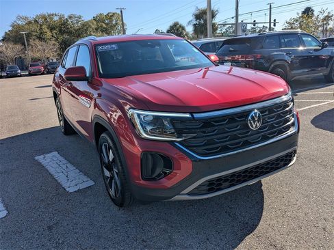 Used 2025 Volkswagen Atlas Cross Sport SE image 8