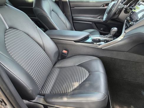 Used 2018 Toyota Camry SE w/ Audio Package FWD image 9