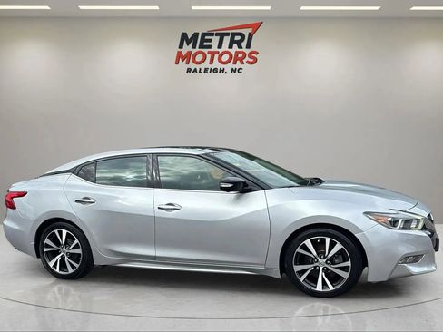 Used 2017 Nissan Maxima Platinum image 4