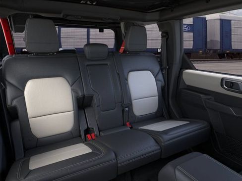 New 2026 Ford Bronco Outer Banks w/ Sasquatch Package AWD/4WD image 11