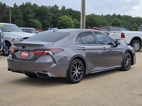 Used 2022 Toyota Camry SE FWD image 8