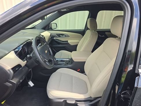 Used 2023 Chevrolet Traverse LS FWD image 7