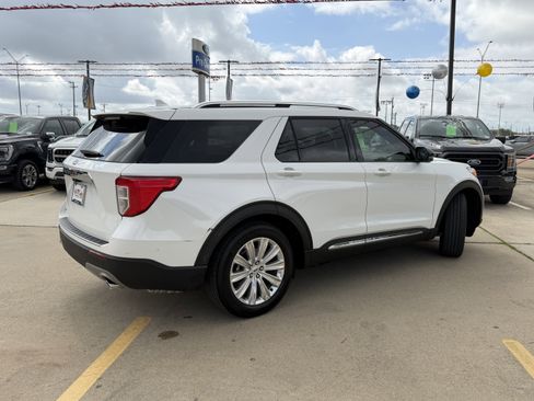 Certified 2024 Ford Explorer Limited w/ Limited Technology Package RWD image 5