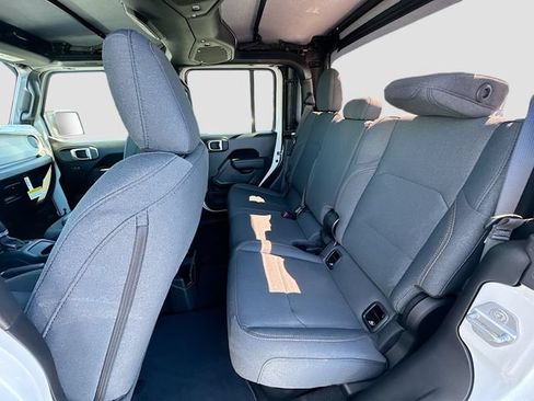 New 2026 Jeep Gladiator Sport AWD/4WD image 17