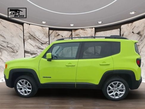 Used 2018 Jeep Renegade Latitude AWD/4WD image 8