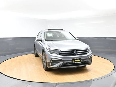 Used 2022 Volkswagen Tiguan SE FWD image 3