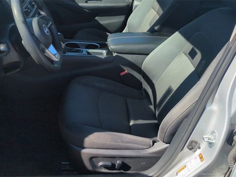 Used 2024 Nissan Altima 2.5 SV image 10