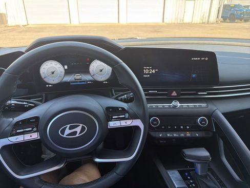 Used 2025 Hyundai Elantra SEL FWD image 29