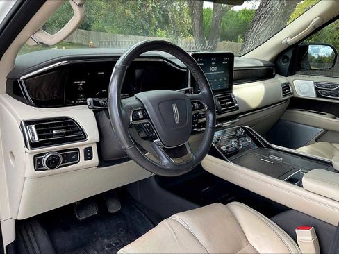 Used 2021 Lincoln Navigator Reserve w/ Luxury Package image 16