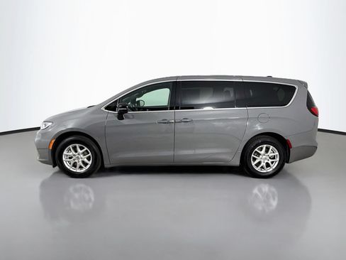 Used 2025 Chrysler Pacifica Select FWD image 4
