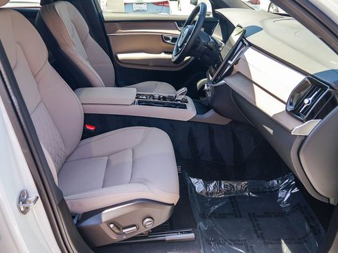 Certified 2026 Volvo XC90 B6 Plus AWD/4WD image 18