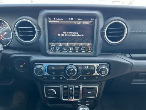 Used 2018 Jeep Wrangler Unlimited Sahara AWD/4WD image 18