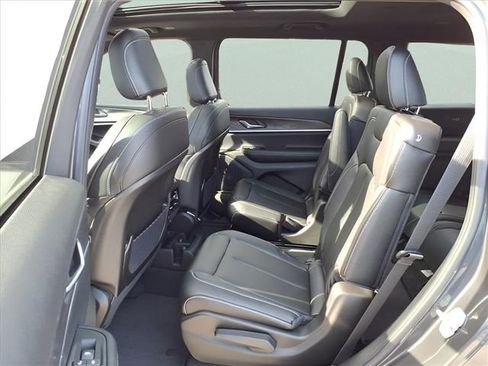 New 2025 Jeep Grand Cherokee L Limited image 6