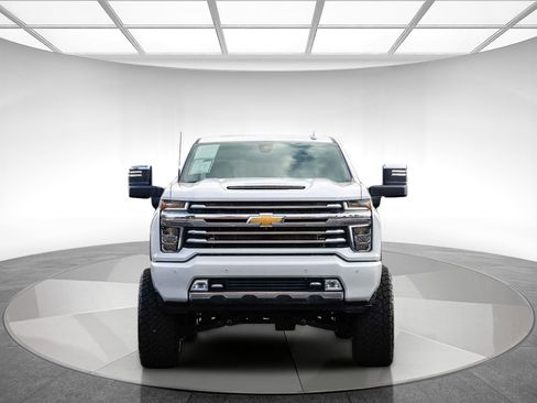 Used 2022 Chevrolet Silverado 2500 High Country w/ Safety Package II image 6