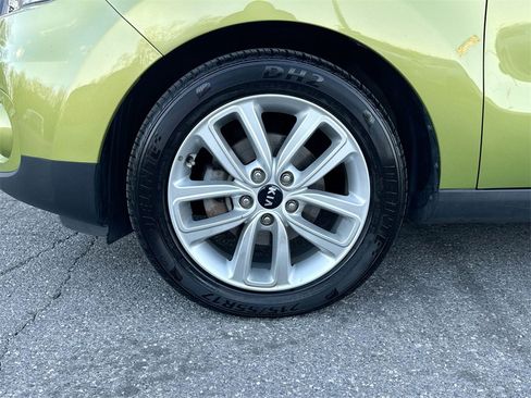 Used 2017 Kia Soul + image 18