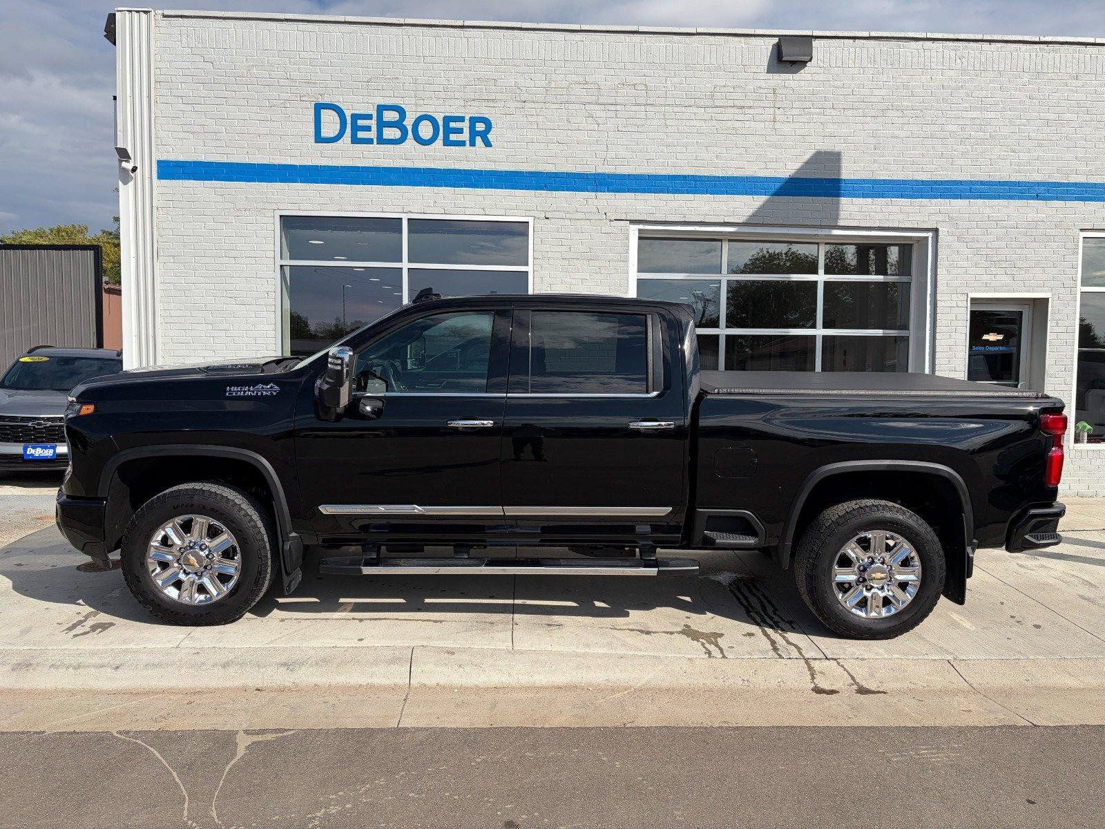Used 2024 Chevrolet Silverado 3500 High Country w/ High Country Premium Package AWD/4WD image 2
