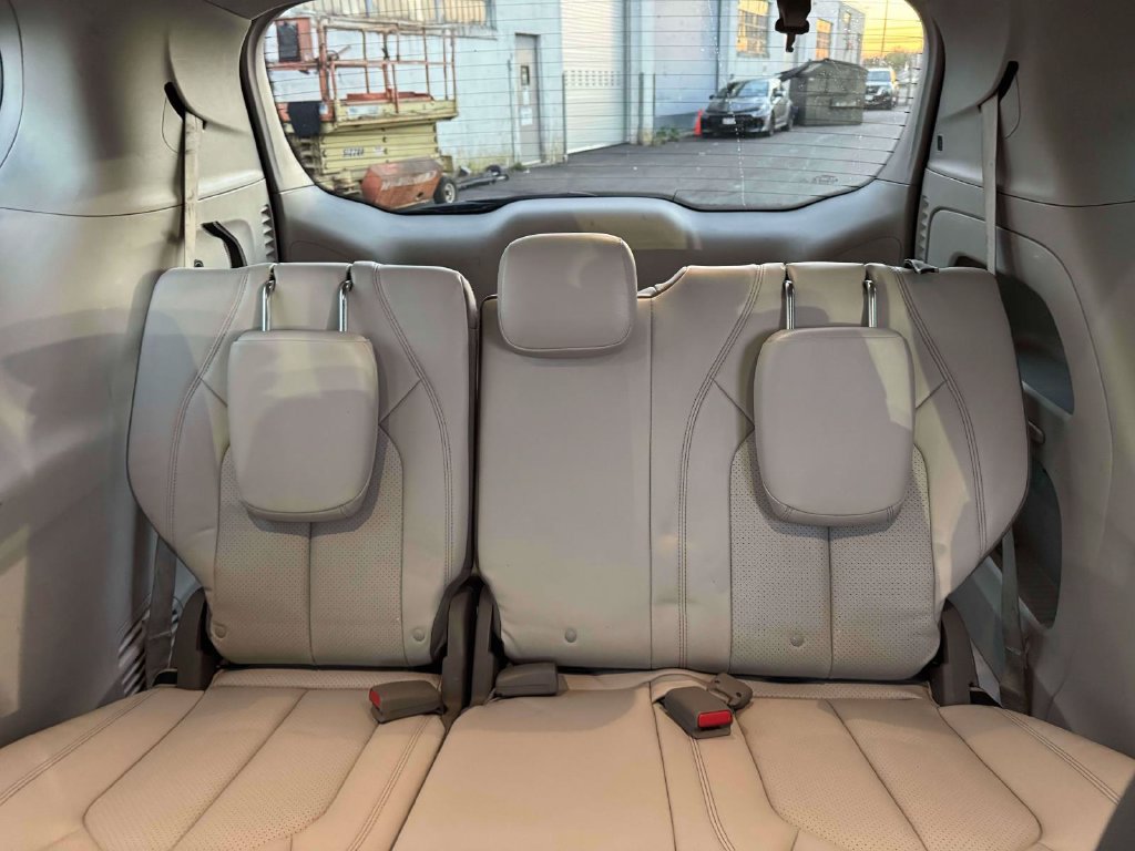 Used 2017 Chrysler Pacifica Touring-L Plus FWD image 14