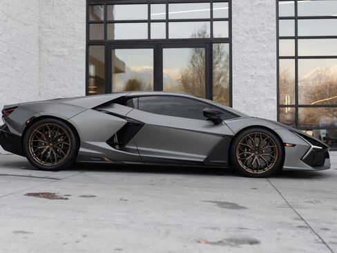 Used 2025 Lamborghini Revuelto AWD/4WD image 10