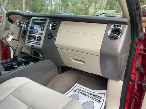 Used 2014 Ford Expedition XLT image 16