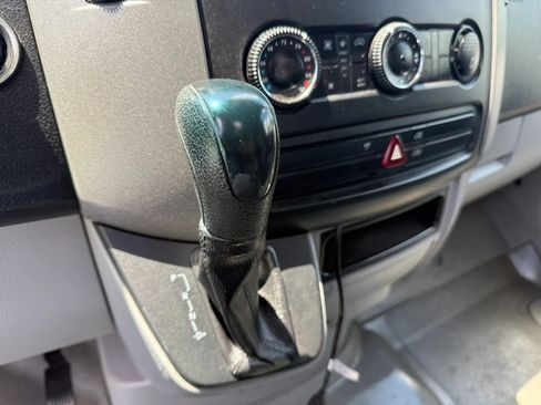 Used 2008 Dodge Sprinter 2500 RWD image 14