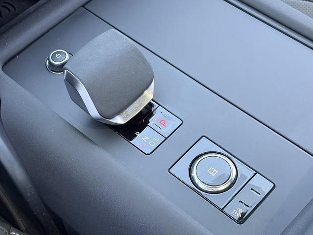Used 2023 Land Rover Discovery HSE R-Dynamic AWD/4WD image 17