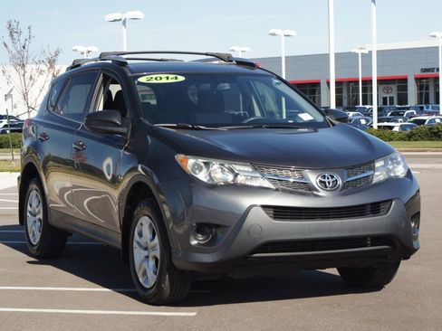 Used 2014 Toyota RAV4 LE image 2