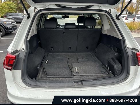 Used 2020 Volkswagen Tiguan SE w/ Panoramic Sunroof Package image 10