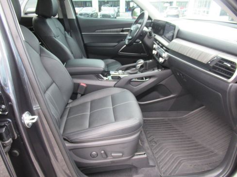 Used 2024 Kia Telluride EX w/ EX Captain's Chair Package FWD image 11