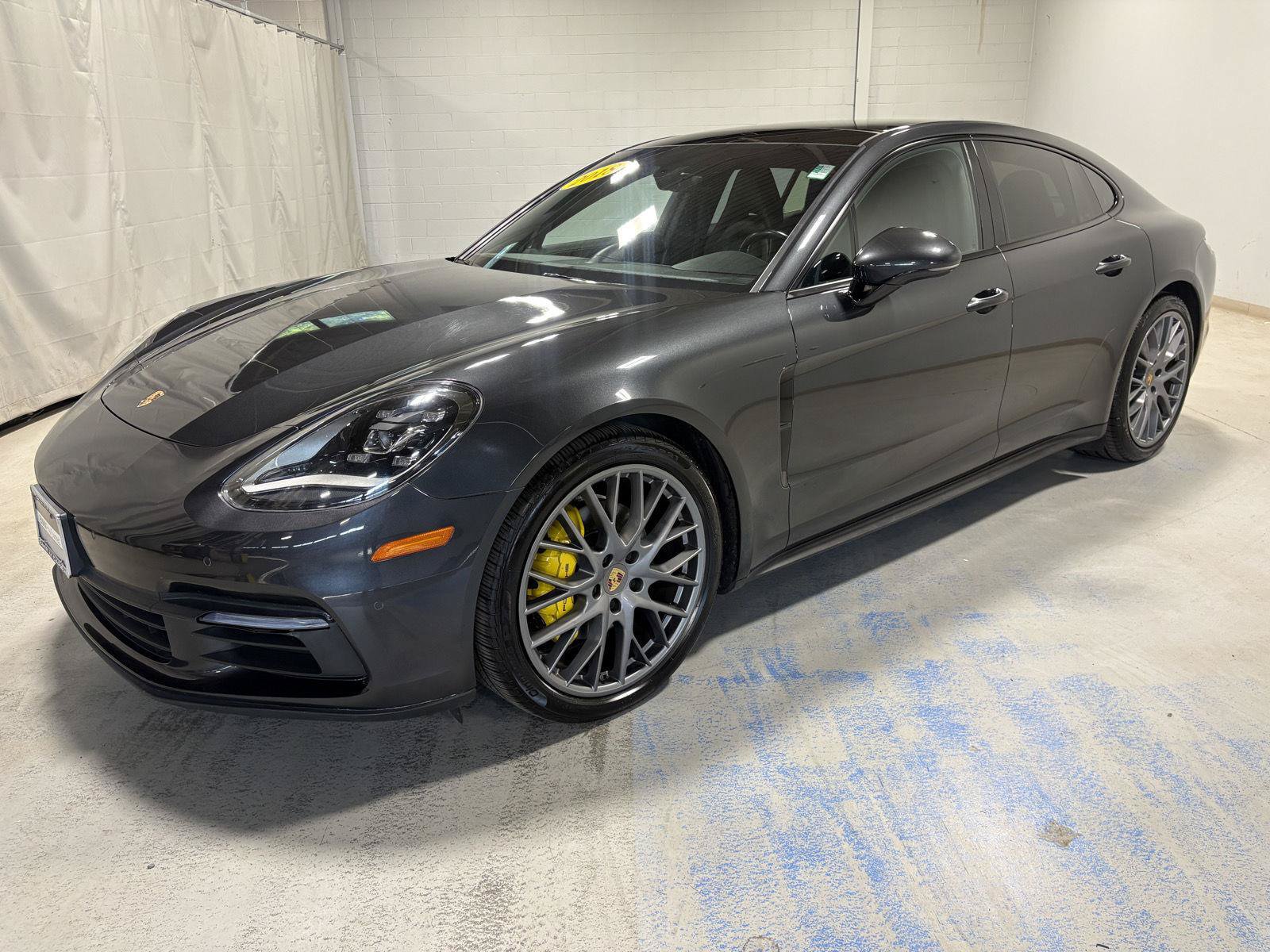 Used 2018 Porsche Panamera 4 AWD/4WD image 1