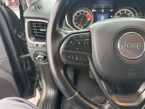 Used 2021 Jeep Cherokee Trailhawk image 15