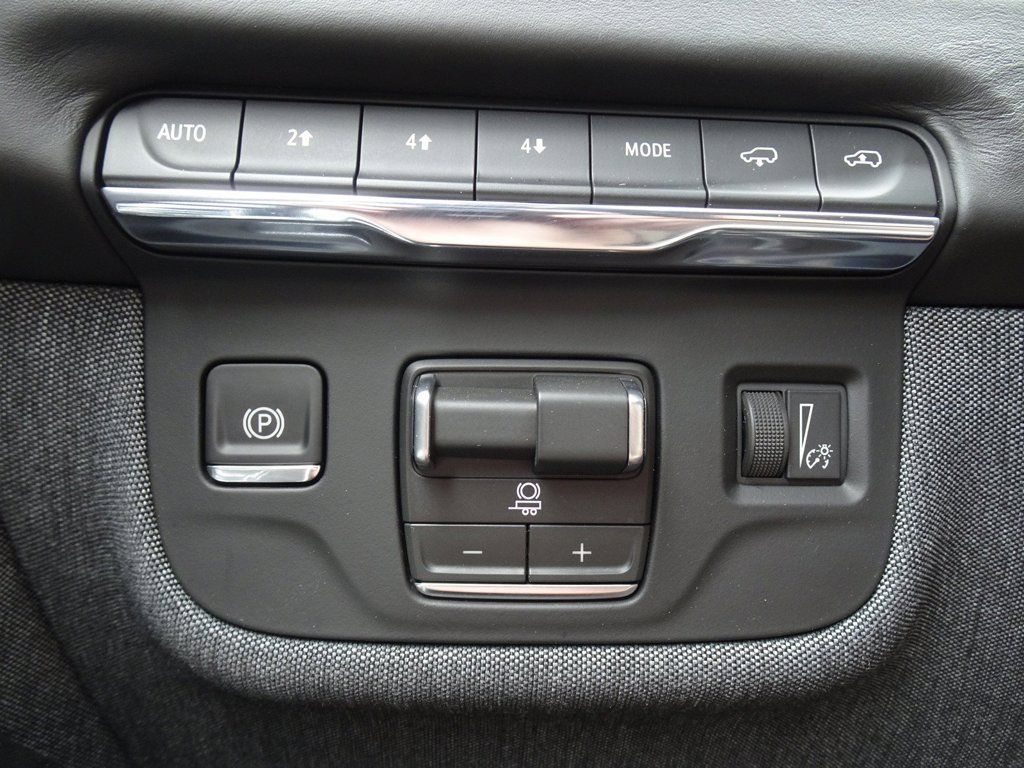 Certified 2026 Cadillac Escalade Platinum Sport w/ LPO, ONYX Package AWD/4WD image 21
