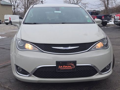 Used 2017 Chrysler Pacifica Touring-L w/ Tire & Wheel Group image 3