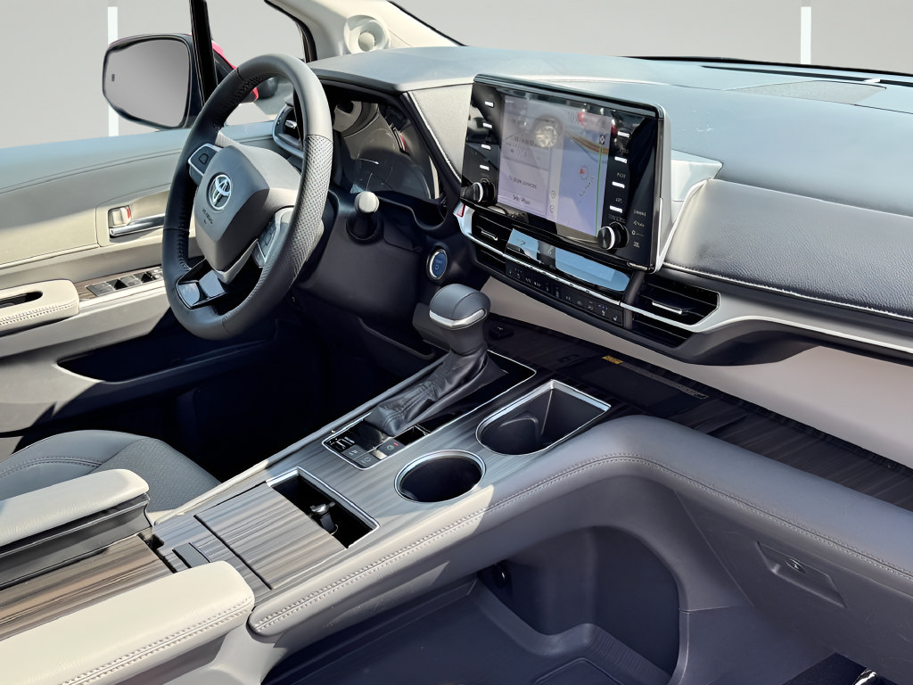 Used 2022 Toyota Sienna Limited FWD image 10