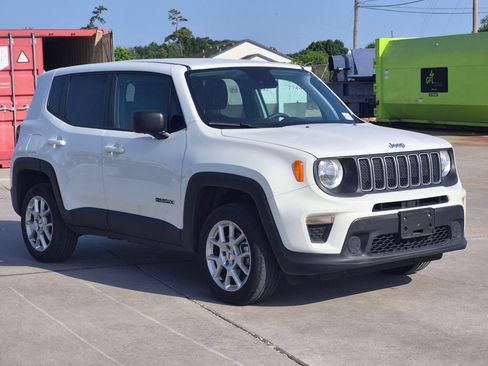 Used 2023 Jeep Renegade Latitude AWD/4WD image 4