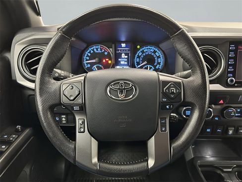 Used 2022 Toyota Tacoma TRD Off-Road image 13