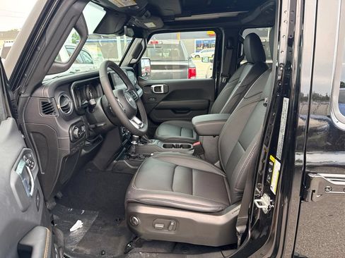 New 2026 Jeep Wrangler Unlimited Sahara AWD/4WD image 17